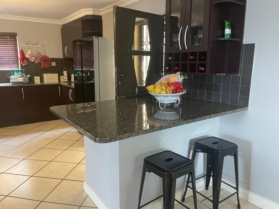 3 Bedroom Property for Sale in Sunnyridge Eastern Cape